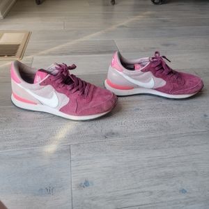 Nike internationalist maroon and pink size 8.5